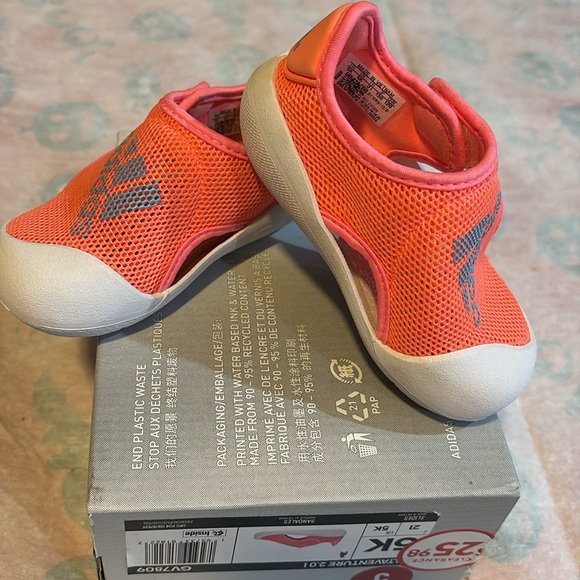 Adidas - Picture 2 of 9